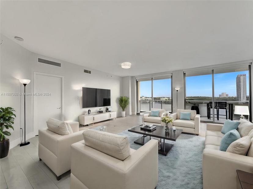 Picture of 17111 Biscayne Blvd # 702, North Miami Beach FL 33160