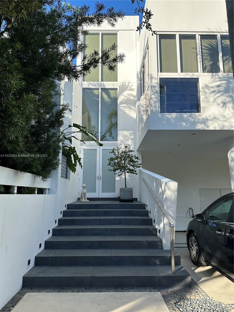 Picture of 736 Woodcrest Rd, Key Biscayne, FL 33149