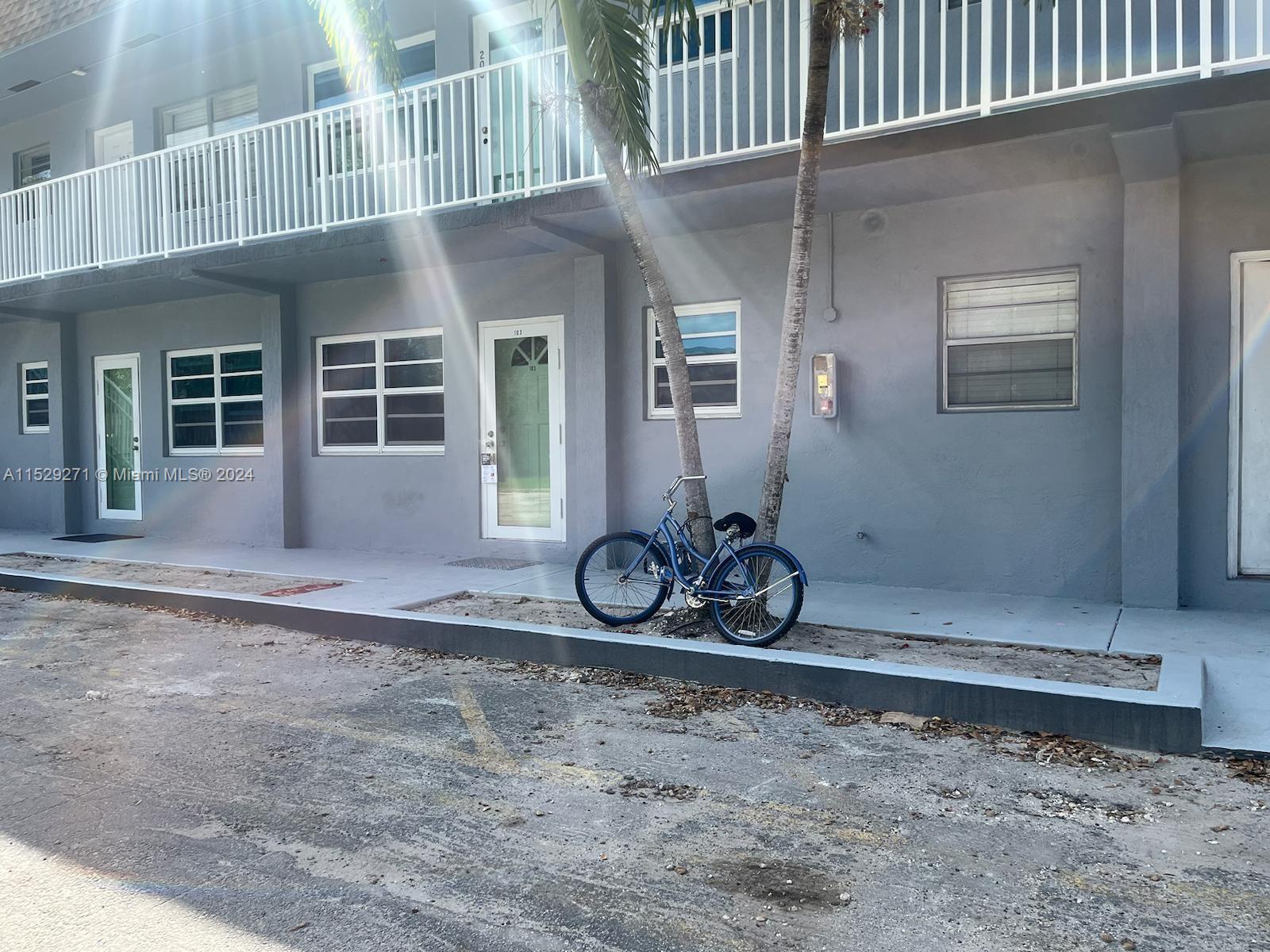 Picture of 3265 Griffin Rd # 104, Dania Beach, FL 33312