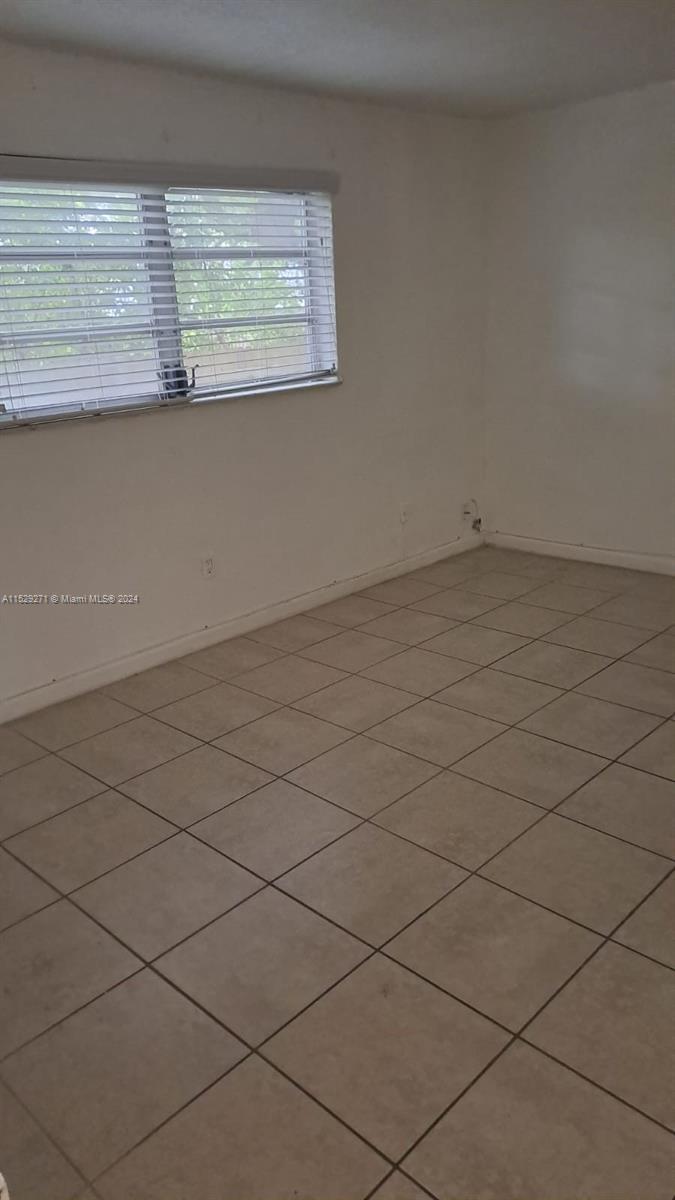 Picture of 3265 Griffin Rd # 104, Dania Beach FL 33312