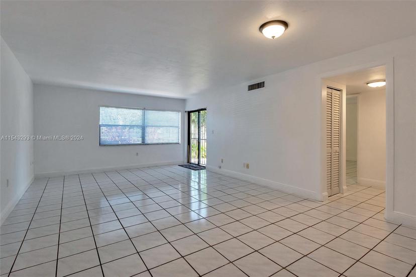 Picture of 280 W Park Dr # 6, Miami FL 33172