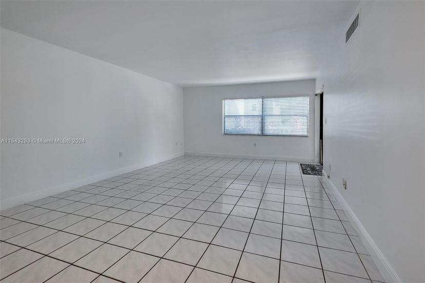 Picture of 280 W Park Dr # 6, Miami FL 33172