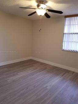 Picture of 1721 Whitehall Dr # 402, Davie, FL 33324