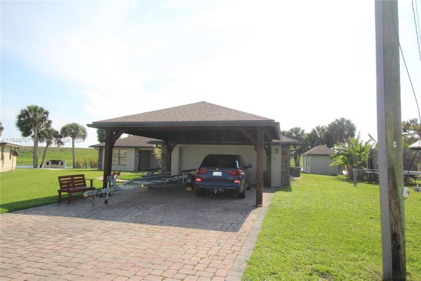 Picture of 1122 Oak Street, Bulkhead Ridge FL 34974