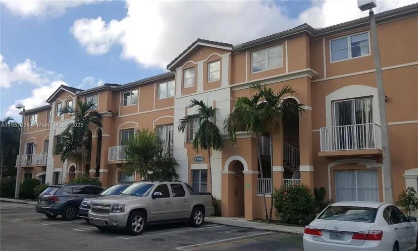 Picture of 17800 NW 73Rd Ave # 21, Hialeah FL 33015