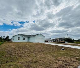 Picture of 426 Mercedes Ct, Lehigh Acres, FL 33972