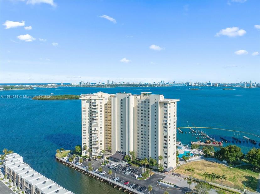 Picture of 11111 Biscayne Blvd # 3A, Miami FL 33181