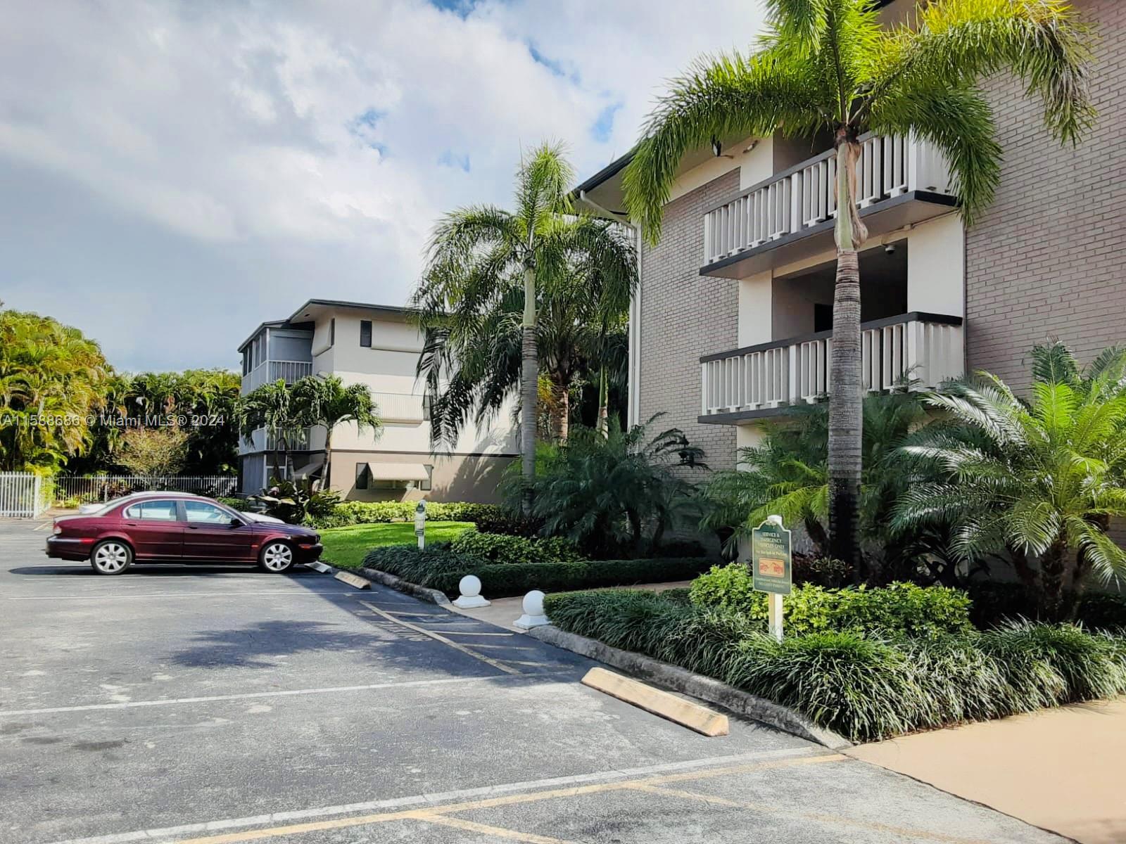 Picture of 4900 Washington St # 209, Hollywood, FL 33021