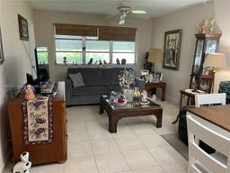 Picture of 2300 Park Ln # 105, Hollywood, FL 33021