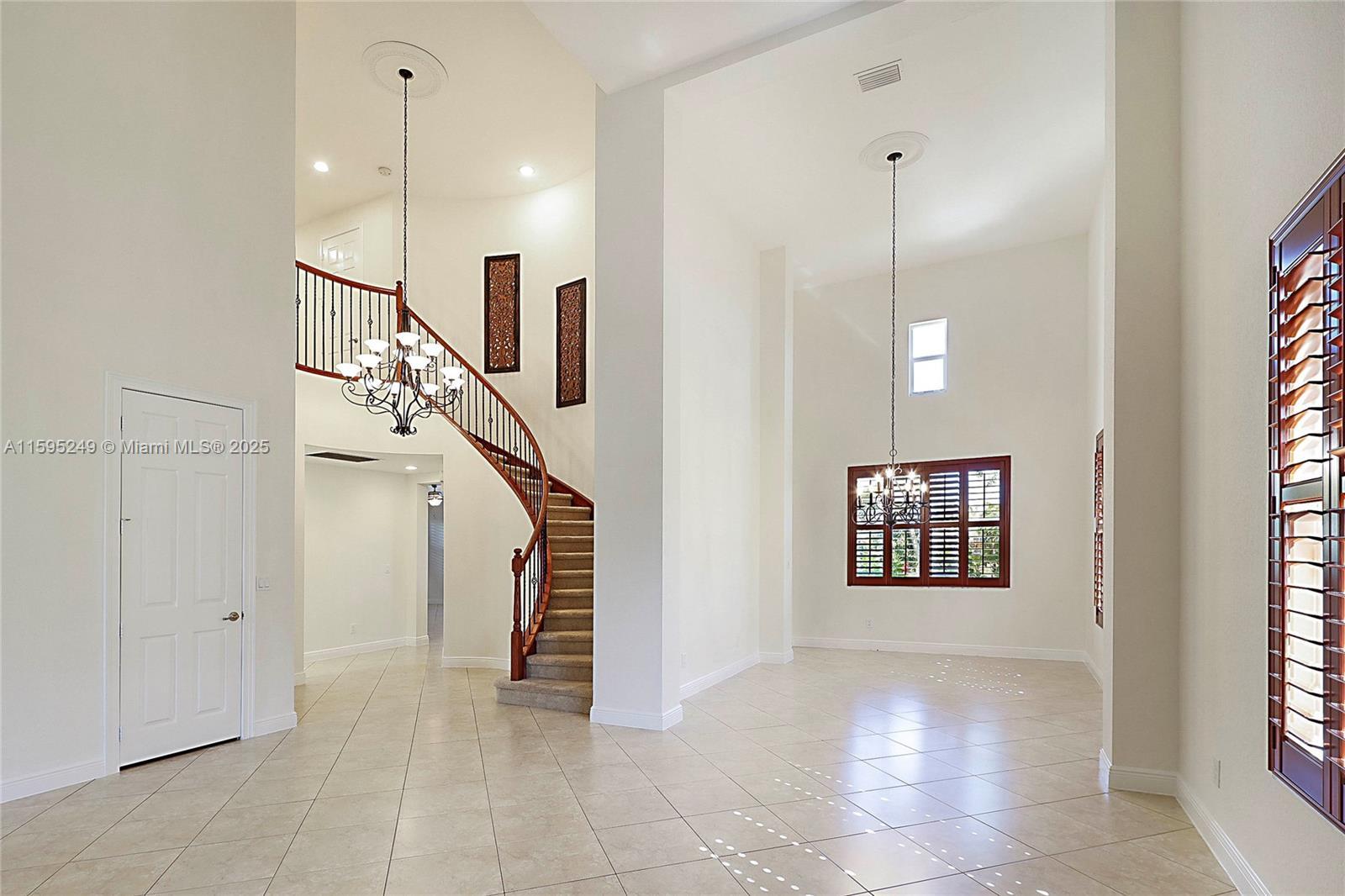 Picture of 152 Umbrella Pl, Jupiter, FL 33458