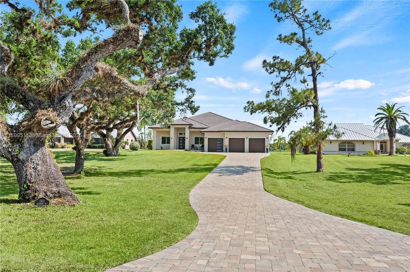 Picture of 1311 Riverbend Drive, La Belle FL 33935