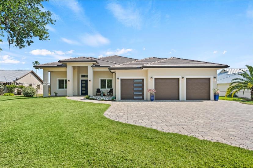 Picture of 1311 Riverbend Drive, La Belle FL 33935