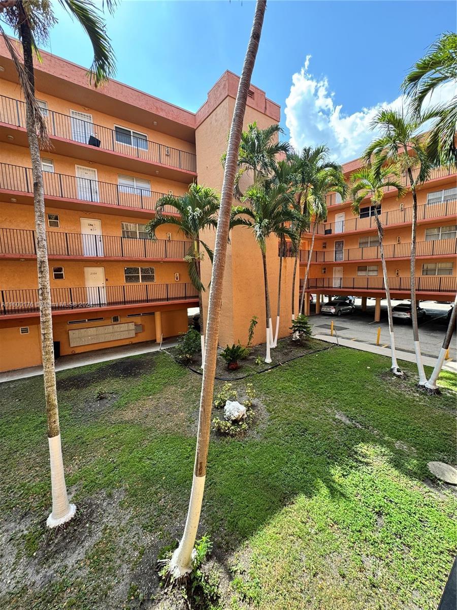 Picture of 1950 W 56Th St # 2212D, Hialeah, FL 33012