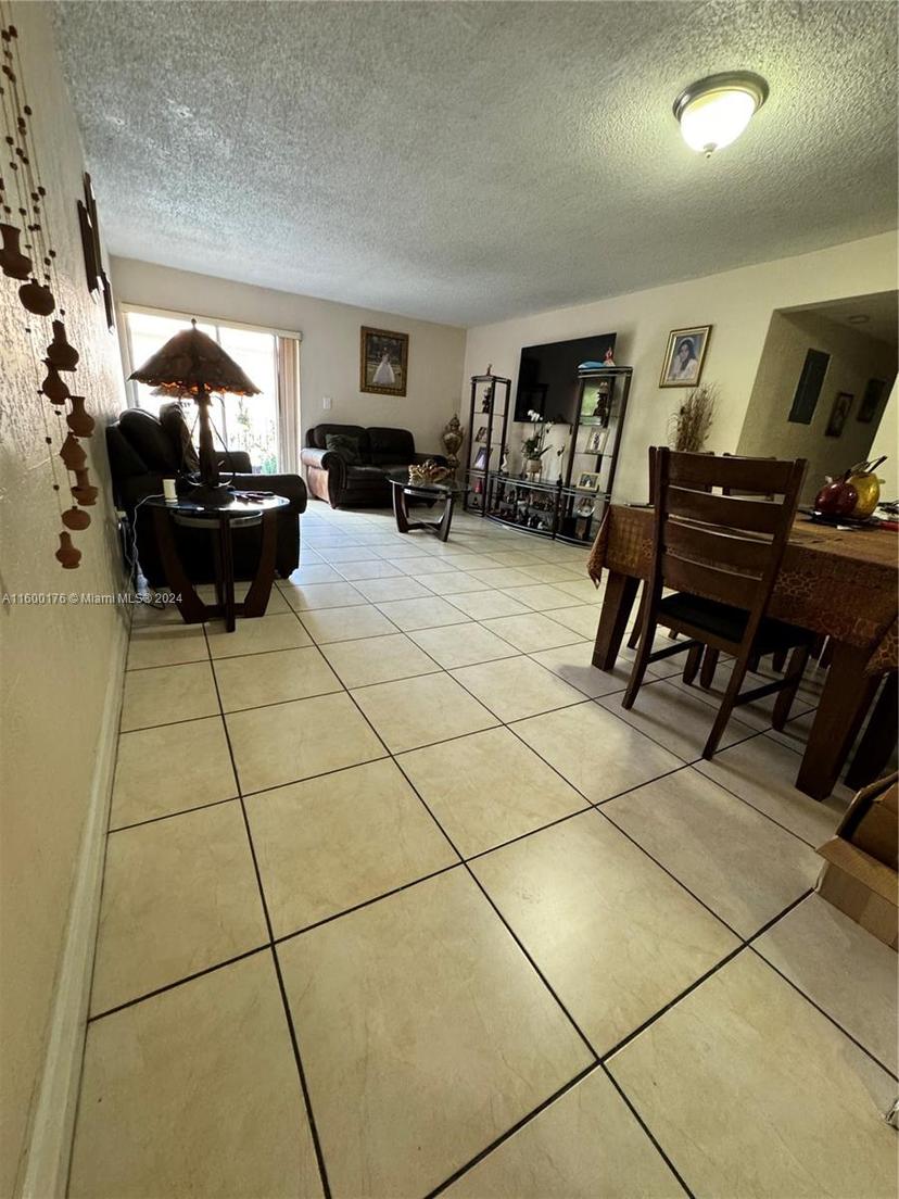 Picture of 1950 W 56Th St # 2212D, Hialeah FL 33012