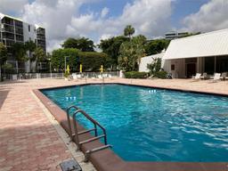 Picture of 20500 W Country Club Dr # 517, Aventura, FL 33180