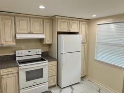 Picture of 900 Colony Point Cir # 505, Pembroke Pines, FL 33026