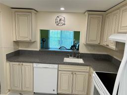 Picture of 900 Colony Point Cir # 505, Pembroke Pines, FL 33026