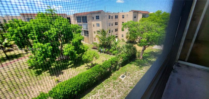 Picture of 2830 Somerset Dr # 406N, Lauderdale Lakes FL 33311