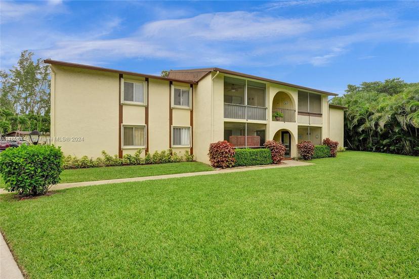 Picture of 5927 La Pinata Blvd # 2, Green Acres FL 33463