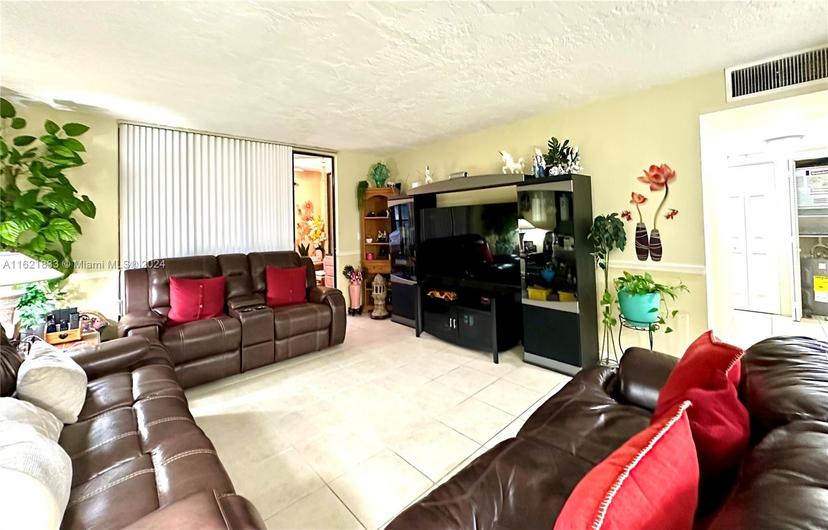 Picture of 2831 Somerset Dr # 206, Lauderdale Lakes FL 33311