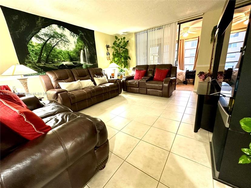 Picture of 2831 Somerset Dr # 206, Lauderdale Lakes FL 33311