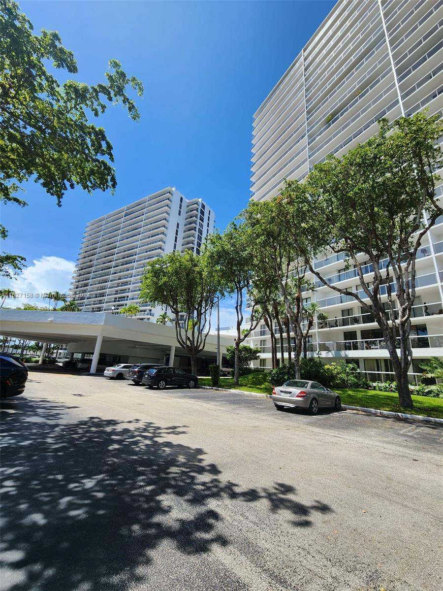 Picture of 3731 N Country Club Dr # 2127, Aventura, FL 33180