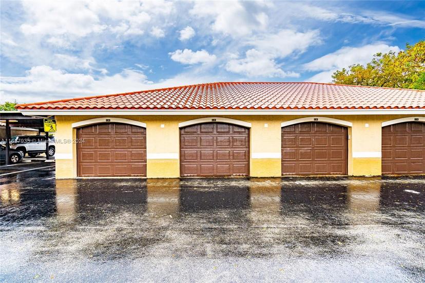 Picture of 215 SW 117Th Ter # 14107, Pembroke Pines FL 33025