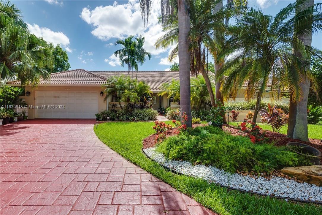 Picture of 899 NW 107Th Ln, Coral Springs, FL 33071