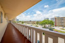 Picture of 2980 Point East Dr # D408, Aventura, FL 33160