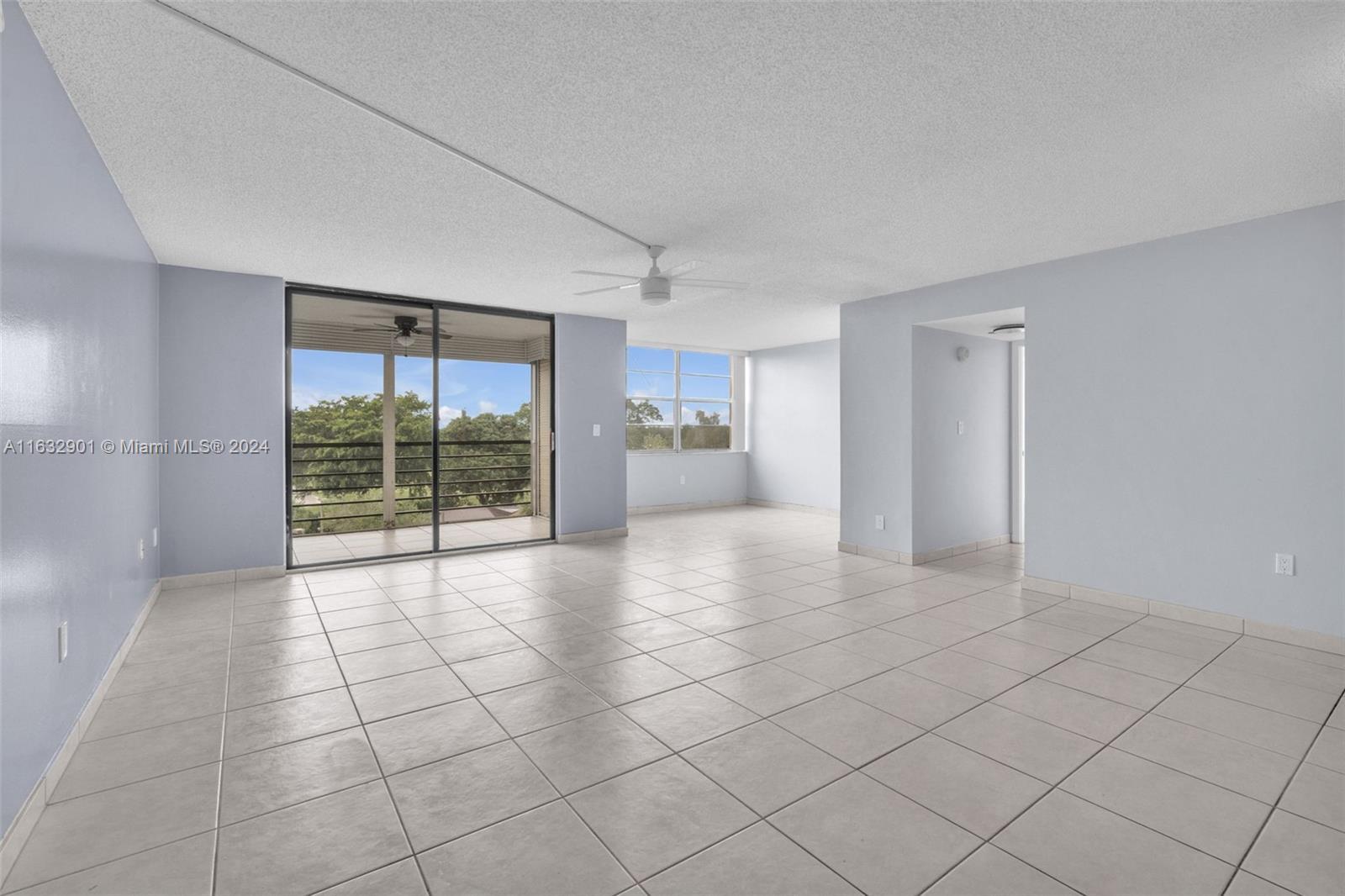 Picture of 900 Saint Charles Pl # 510, Pembroke Pines, FL 33026