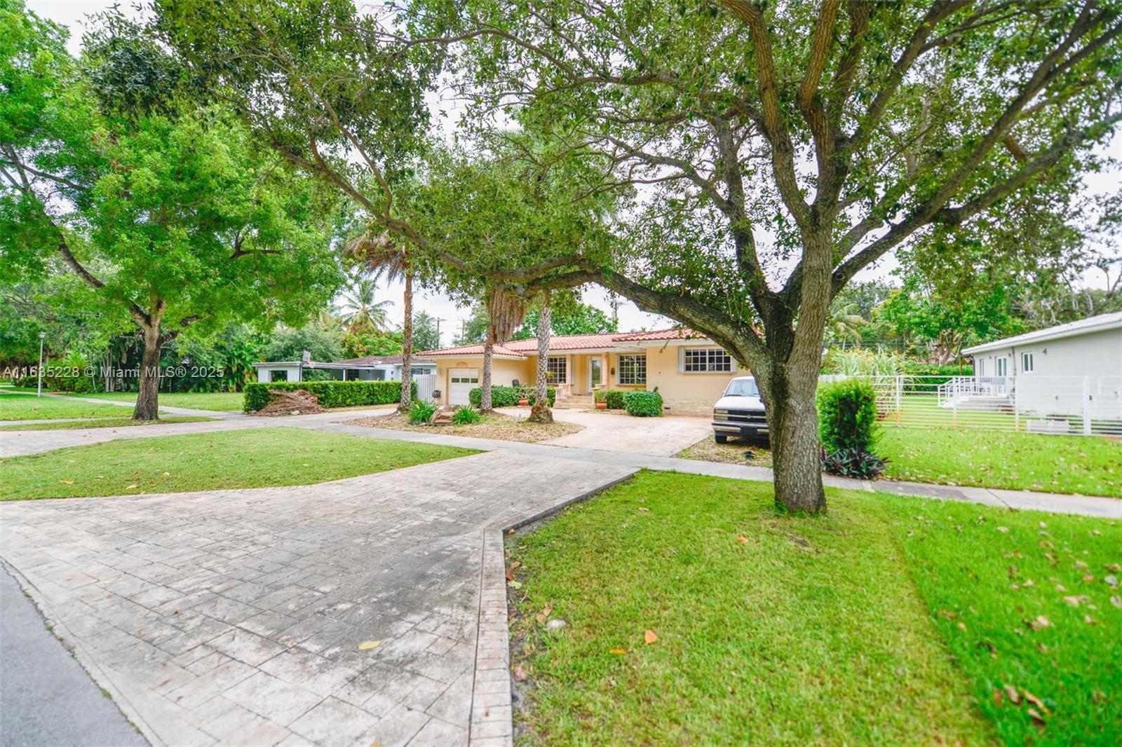 Picture of 231 Deer Run, Miami Springs, FL 33166