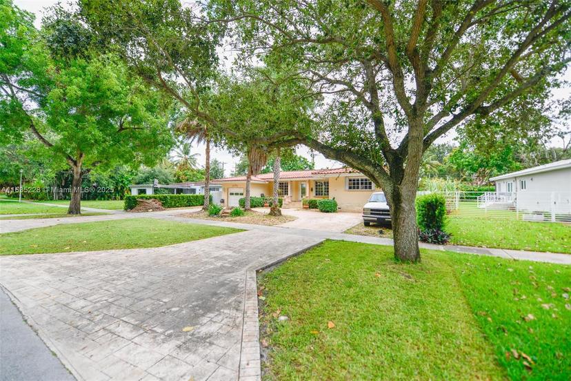 Picture of 231 Deer Run, Miami Springs FL 33166