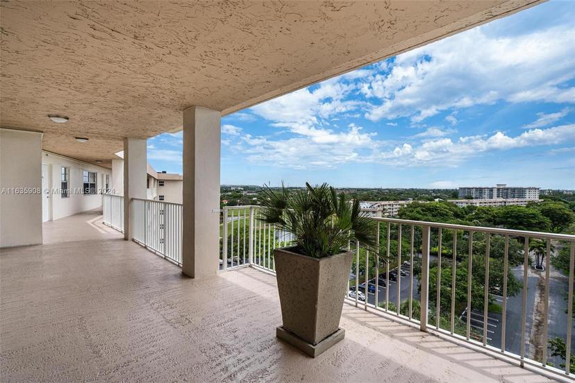 Picture of 3507 Oaks Way # 1004, Pompano Beach FL 33069