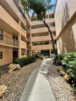 Picture of 6800 Cypress Rd # 401, Plantation, FL 33317