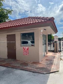 Picture of 1900 W 68Th St # G201, Hialeah, FL 33014