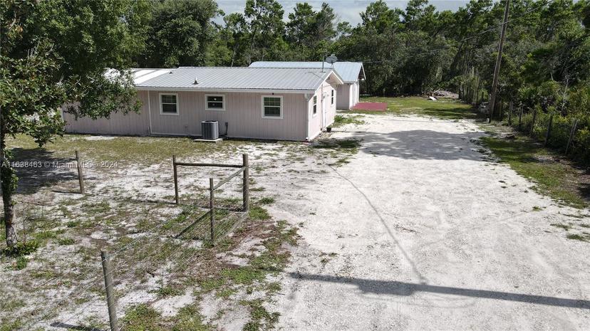 Picture of 2761 Lake Josephine Dr, Sebring FL 33875