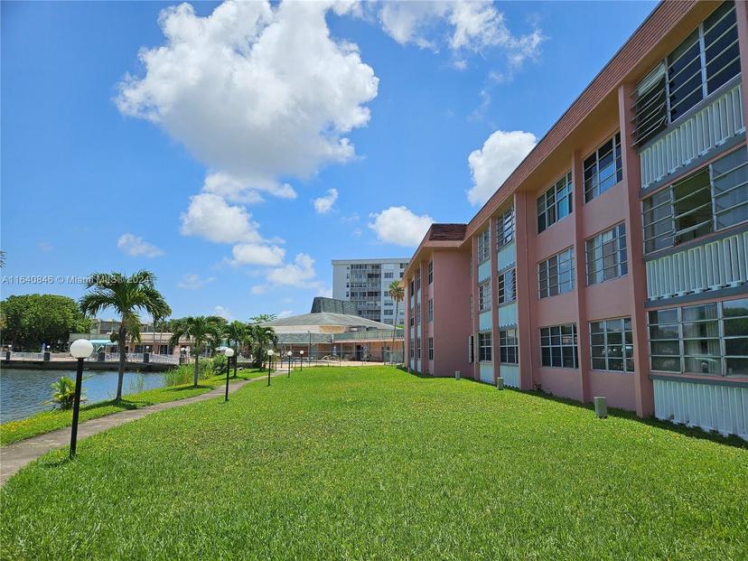 Picture of 18555 NE 14Th Ave # 713, Miami FL 33179