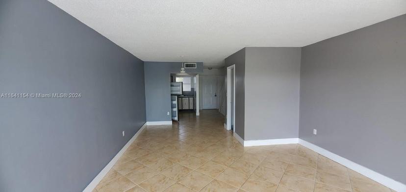 Picture of 9351 Fontainebleau Blvd # B424, Miami FL 33172