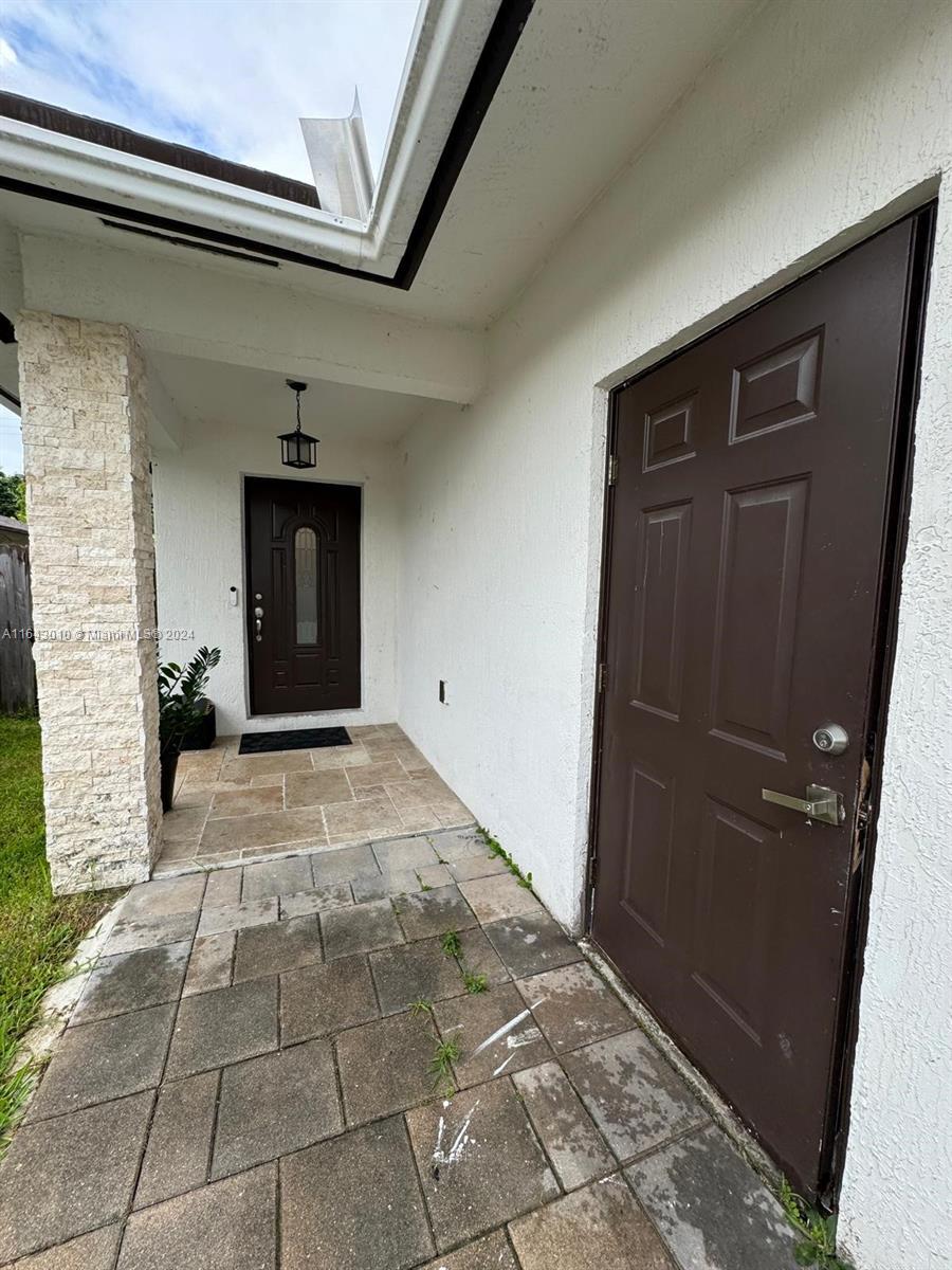 Picture of 895 NE 3Rd Ave, Homestead, FL 33030