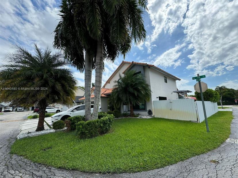 Picture of 19010 NW 78Th Pl, Hialeah FL 33015