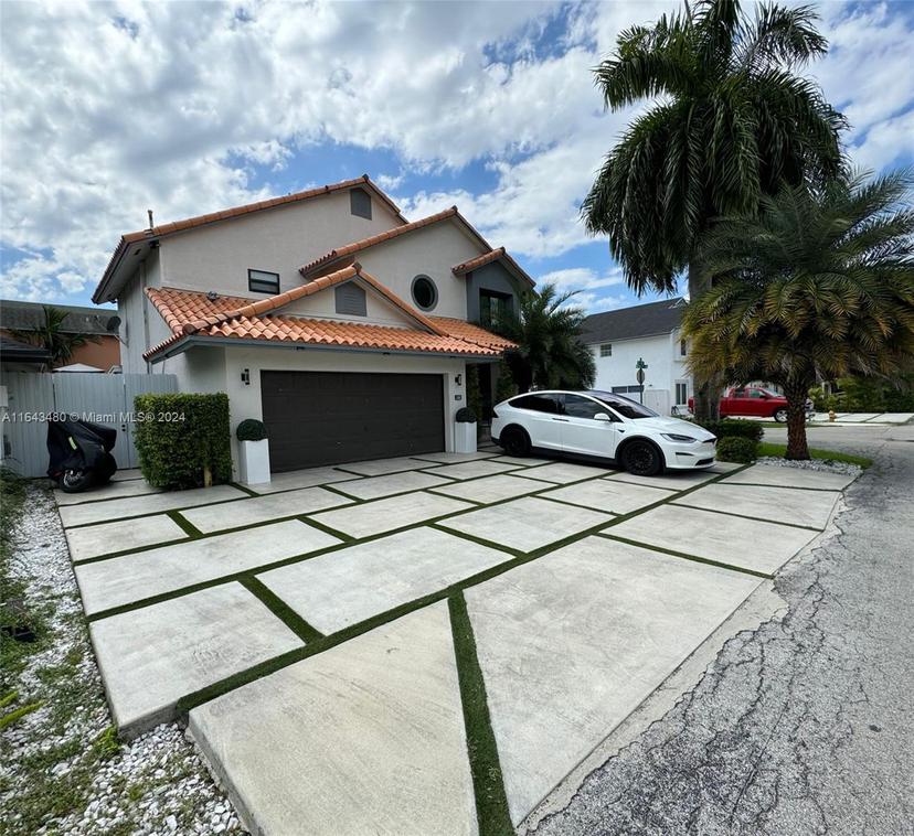 Picture of 19010 NW 78Th Pl, Hialeah FL 33015