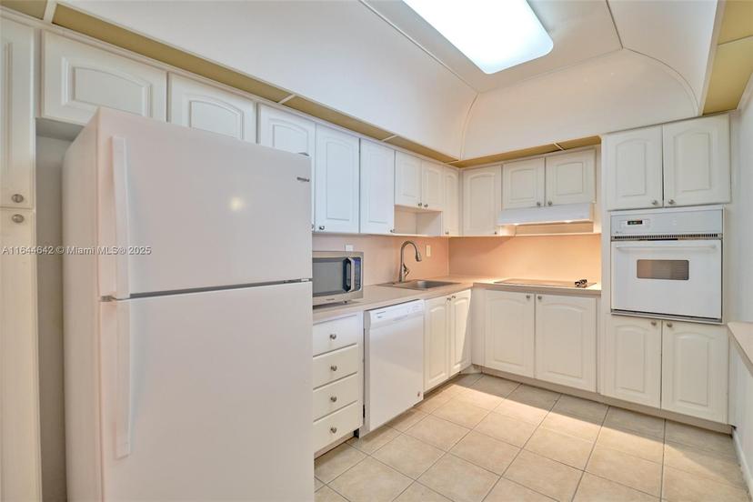 Picture of 19390 Collins Ave # 212, Sunny Isles Beach FL 33160