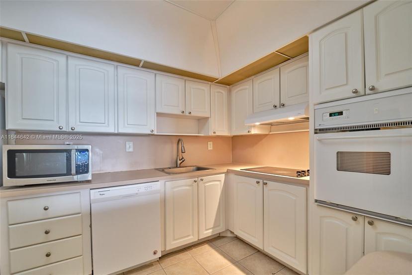 Picture of 19390 Collins Ave # 212, Sunny Isles Beach FL 33160