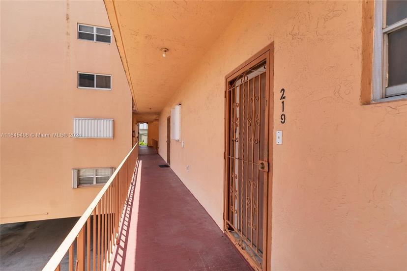 Picture of 460 E 23Rd St # 219, Hialeah FL 33013