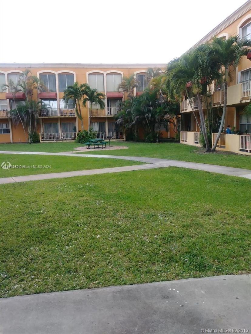 Picture of 17901 NW 68Th Ave # T203, Hialeah FL 33015