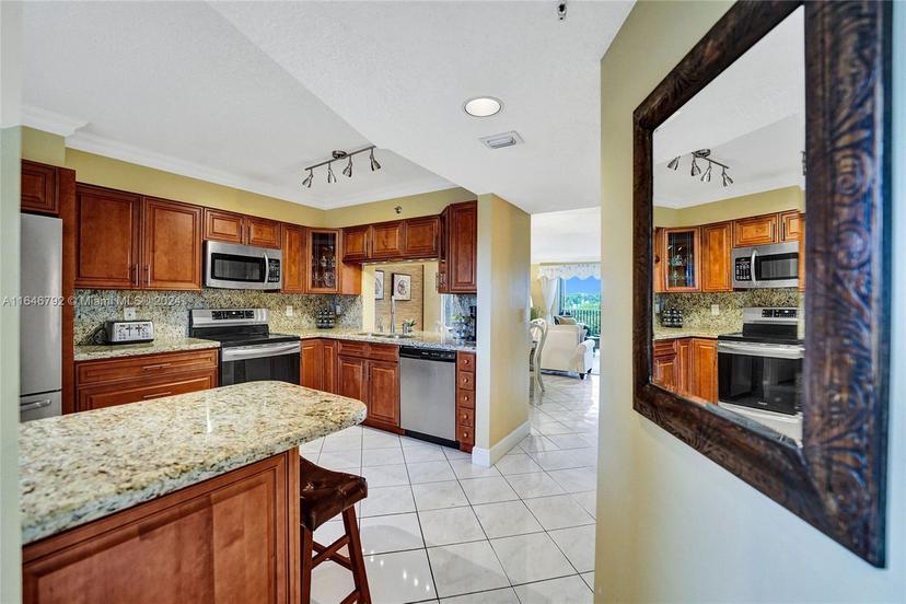 Picture of 2206 S Cypress Bend Dr # 408, Pompano Beach FL 33069