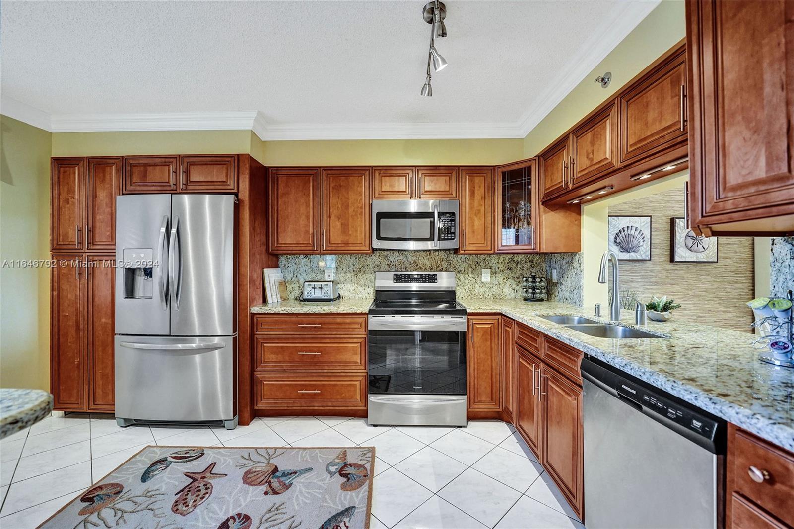 Picture of 2206 S Cypress Bend Dr # 408, Pompano Beach, FL 33069