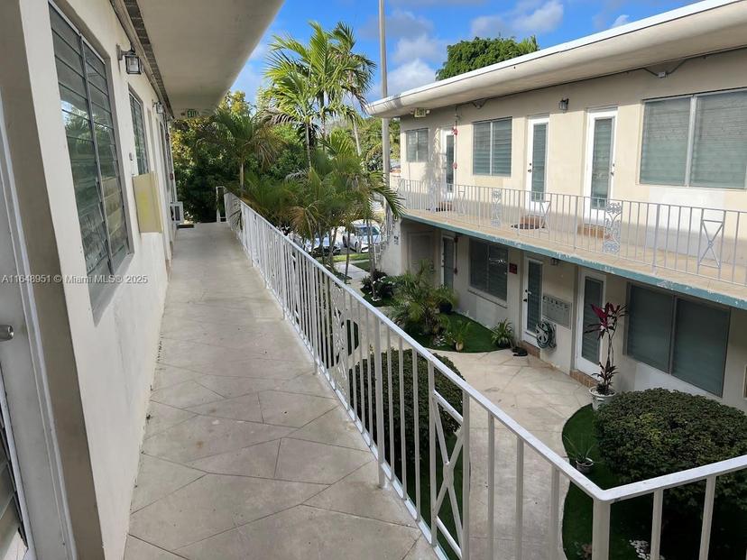 Picture of 2072 NE 169Th St # 5, North Miami Beach FL 33162