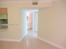 Picture of 8353 Lake Dr # 404, Doral, FL 33166