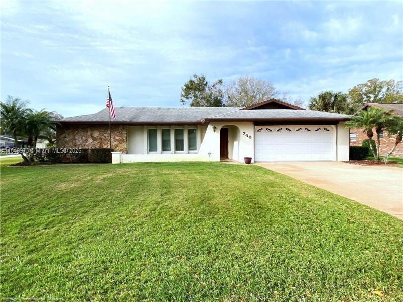 Picture of 740 Golfside Ln, Other City - In The State Of Florida FL 33870